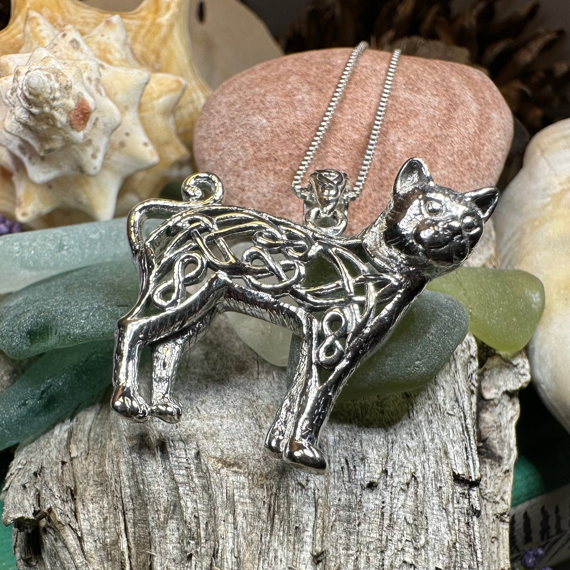 Shavella Celtic Cat Necklace