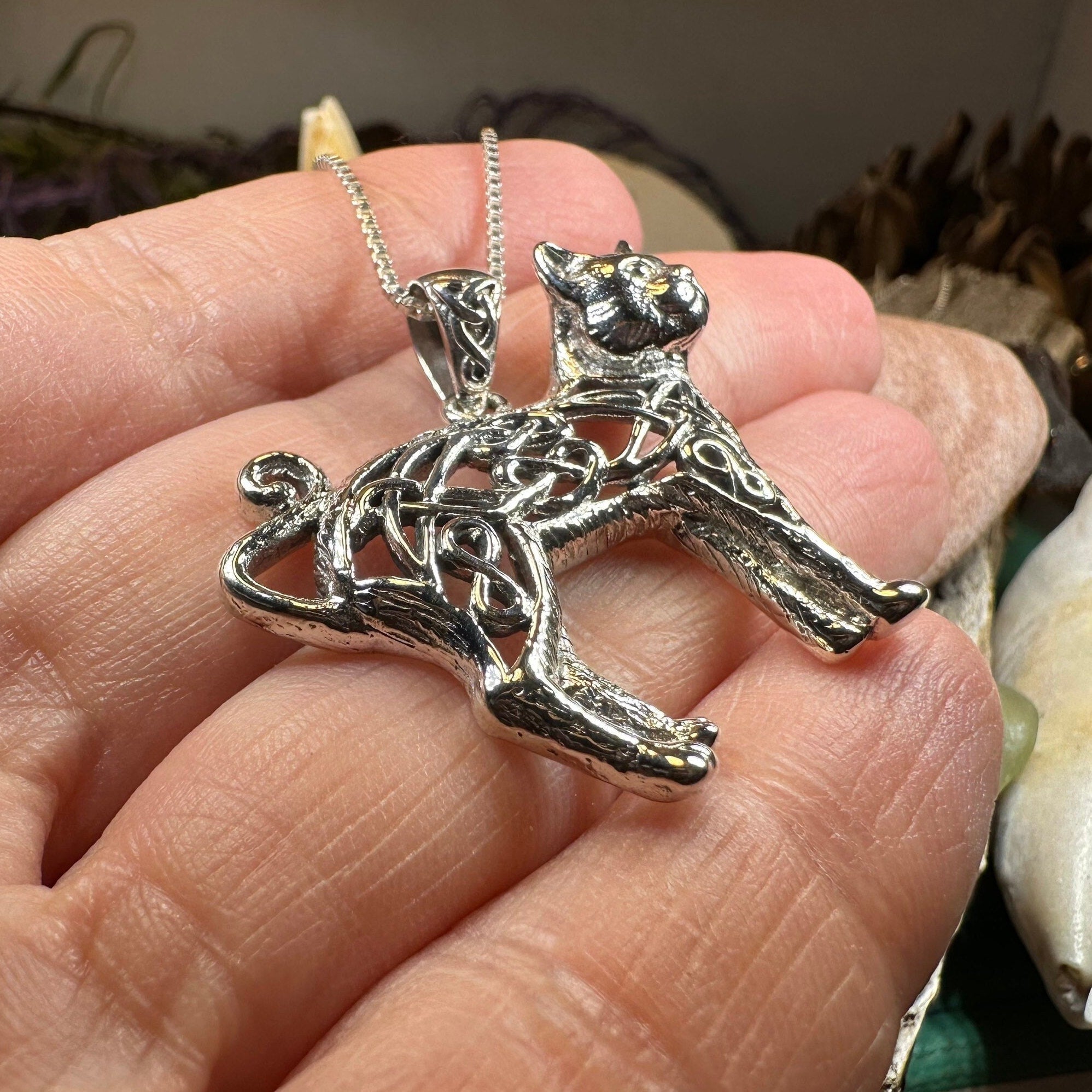Shavella Celtic Cat Necklace