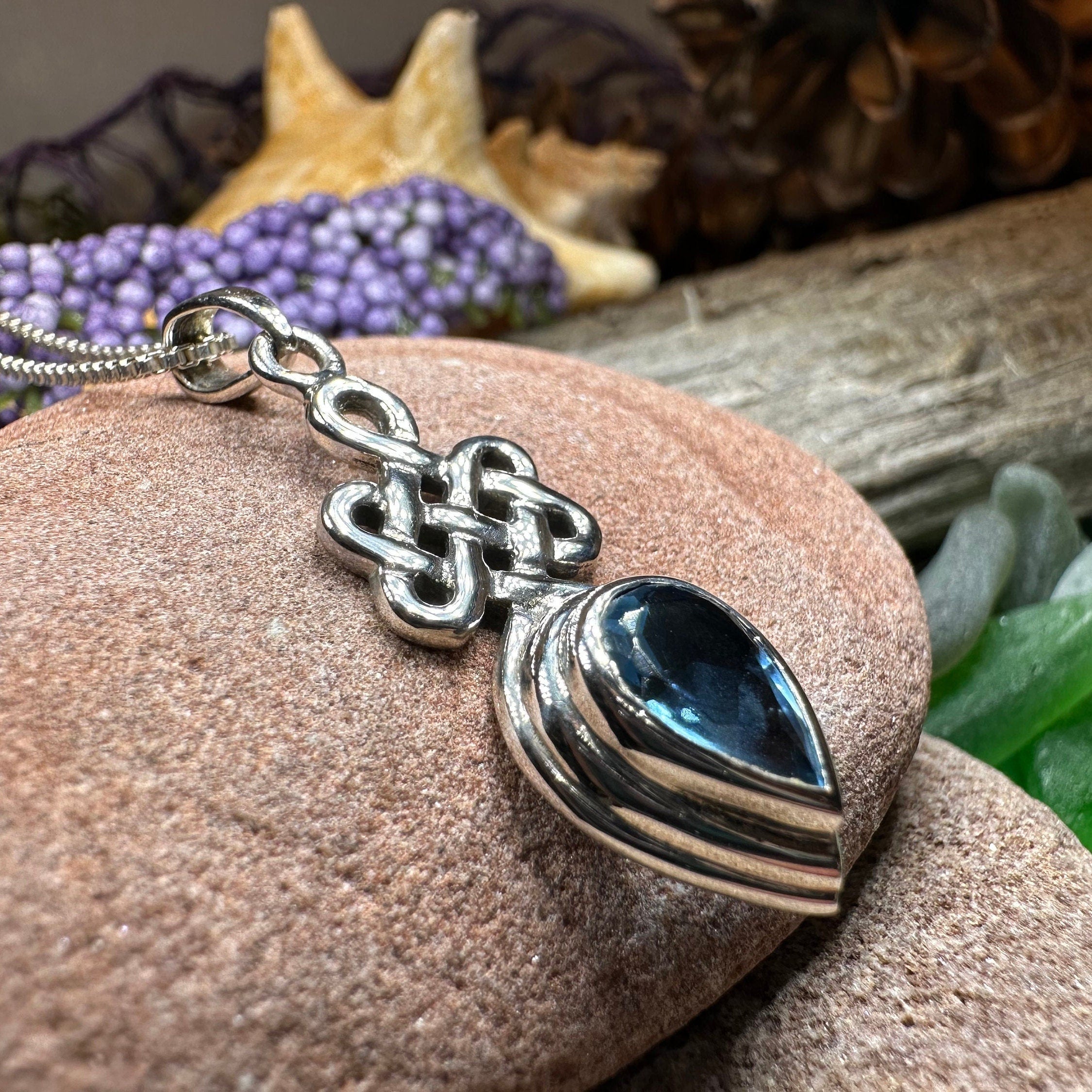 Vadaria Celtic Knot Necklace