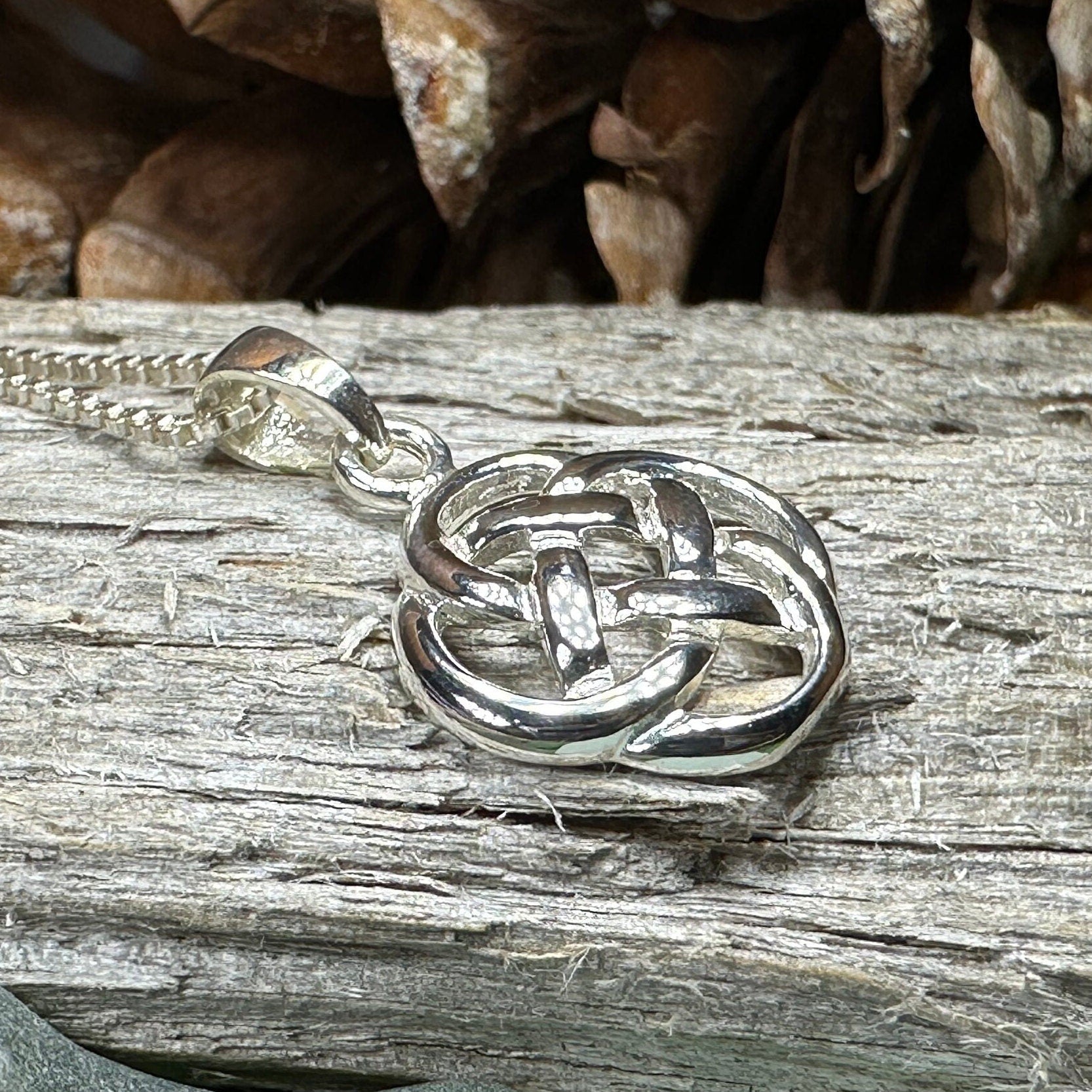 Simple Celtic Dara Knot Necklace
