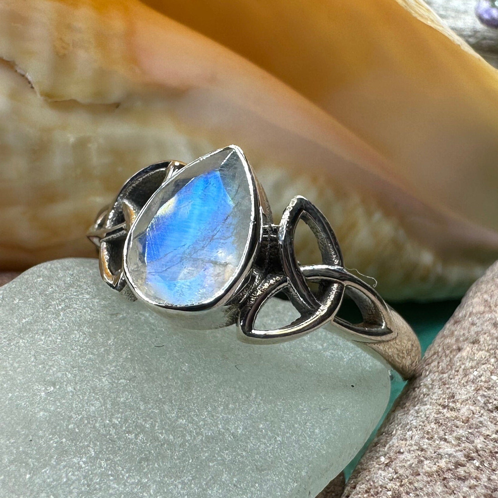 Eydís Celtic Knot Ring