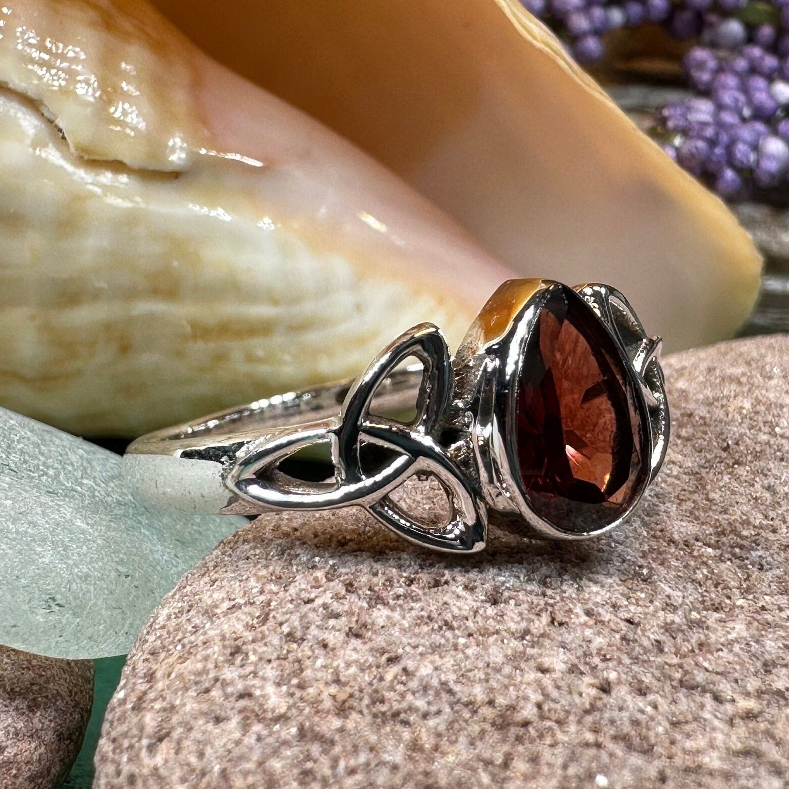 Eydís Celtic Knot Ring