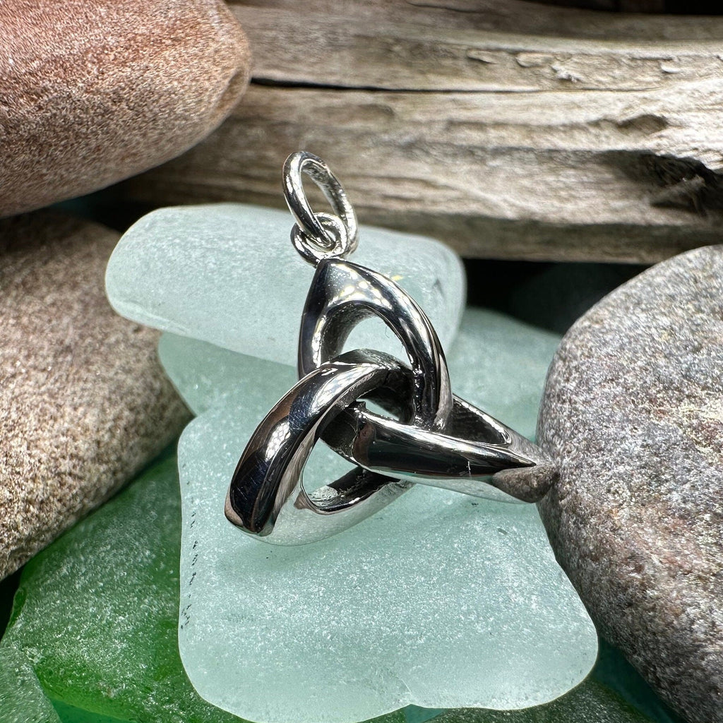 Three Demensional Trinity Knot Necklace