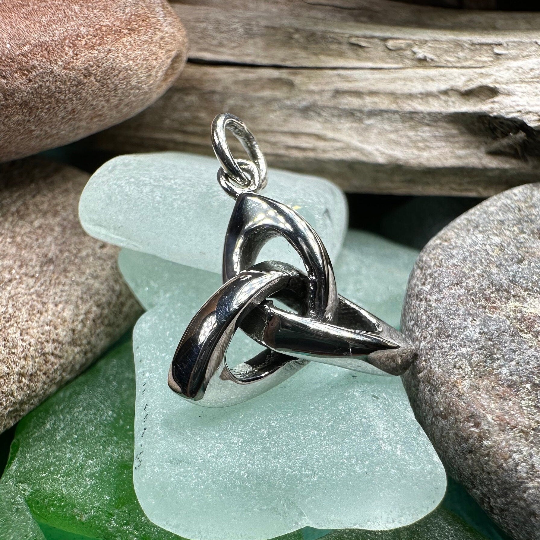 Three Demensional Trinity Knot Necklace