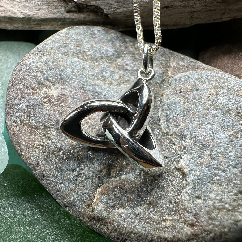 Three Demensional Trinity Knot Necklace