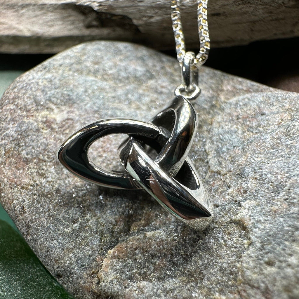Three Demensional Trinity Knot Necklace