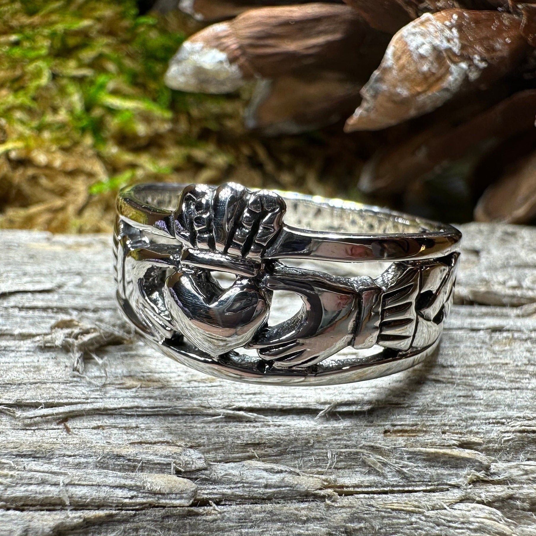 Eternally Celtic Claddagh Band Ring