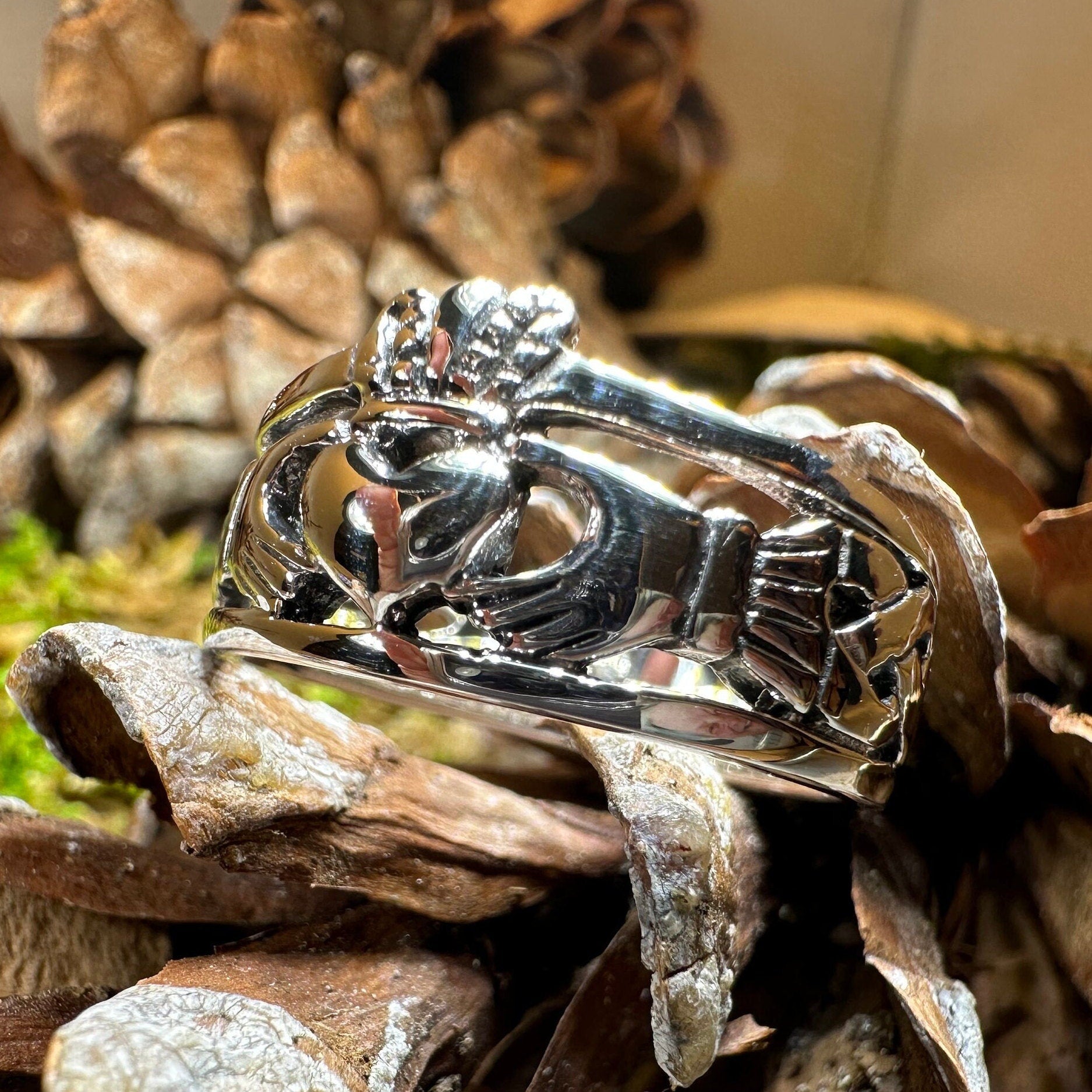 Eternally Celtic Claddagh Band Ring