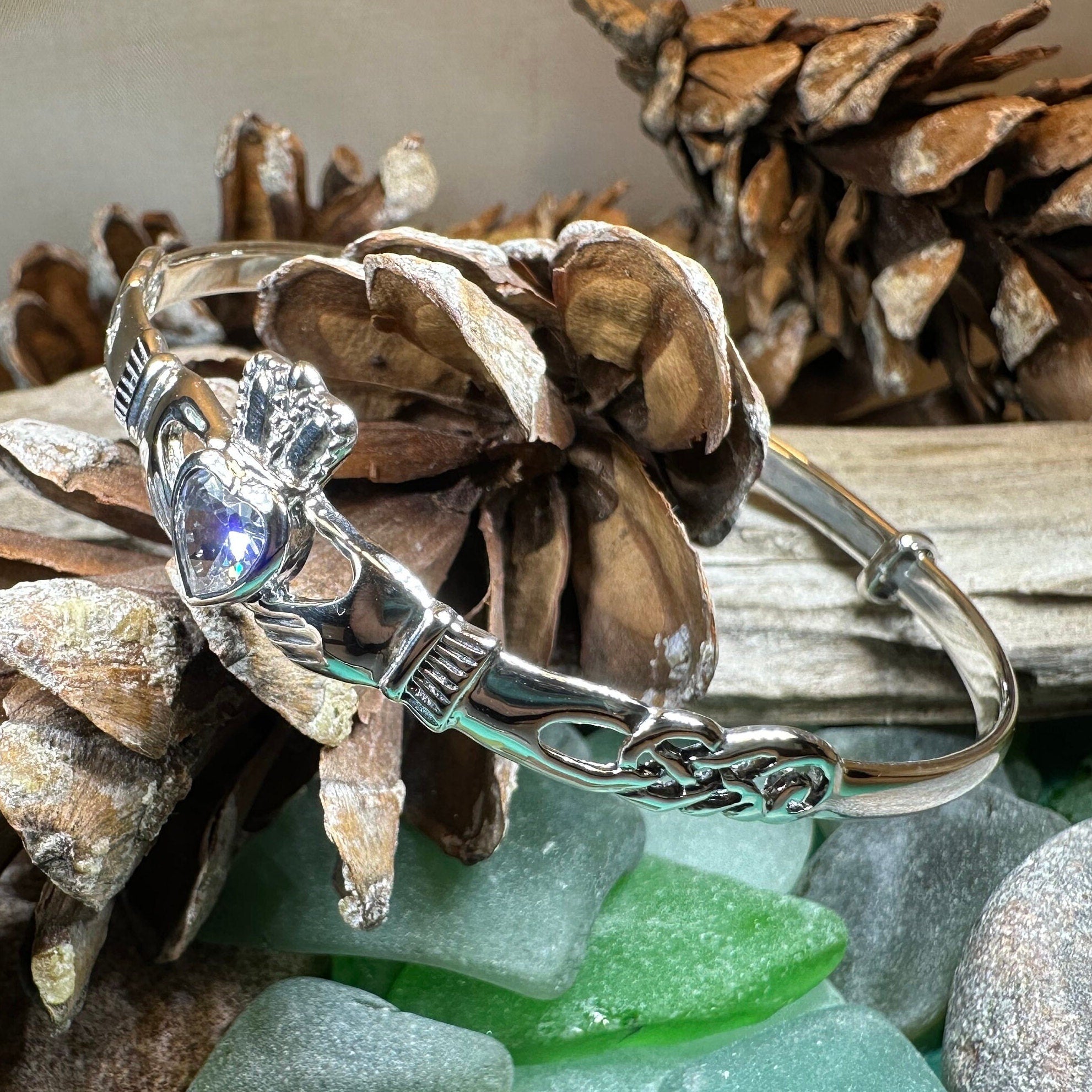 Knotwork Claddagh Bangle Bracelet