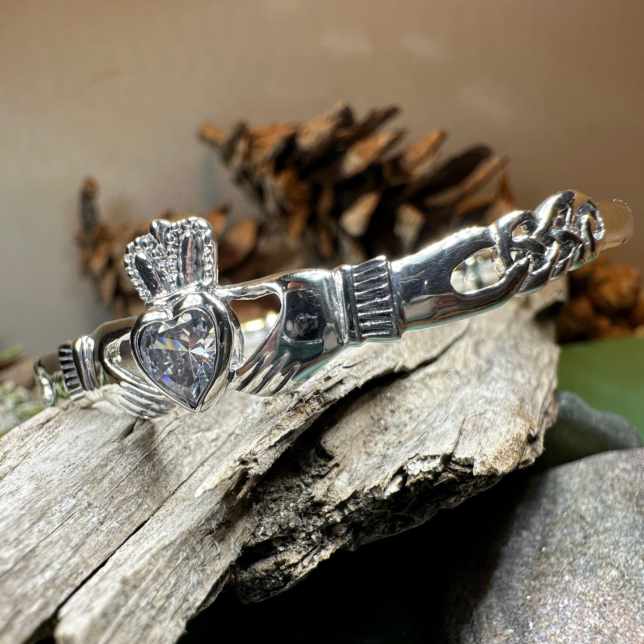 Knotwork Claddagh Bangle Bracelet