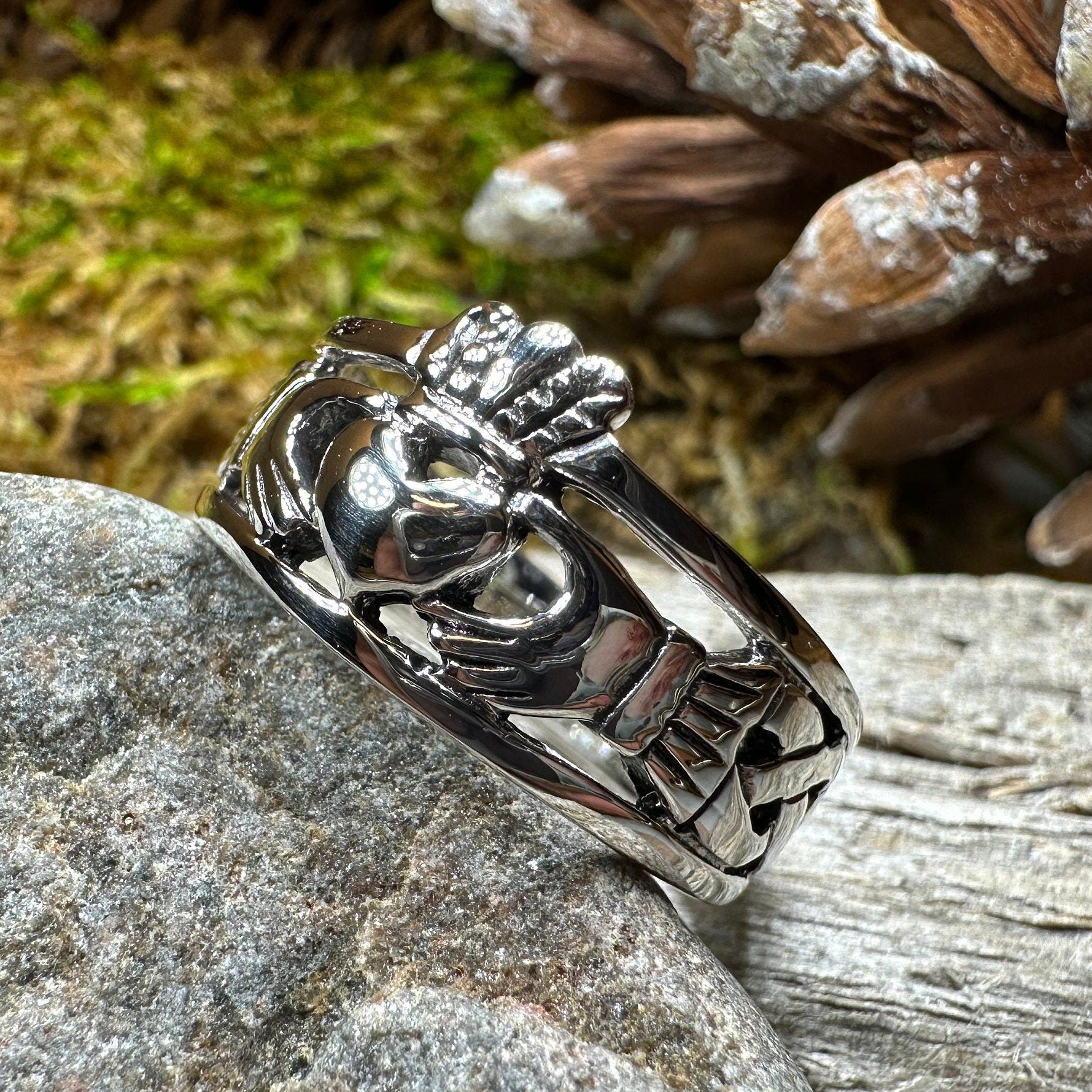Eternally Celtic Claddagh Band Ring