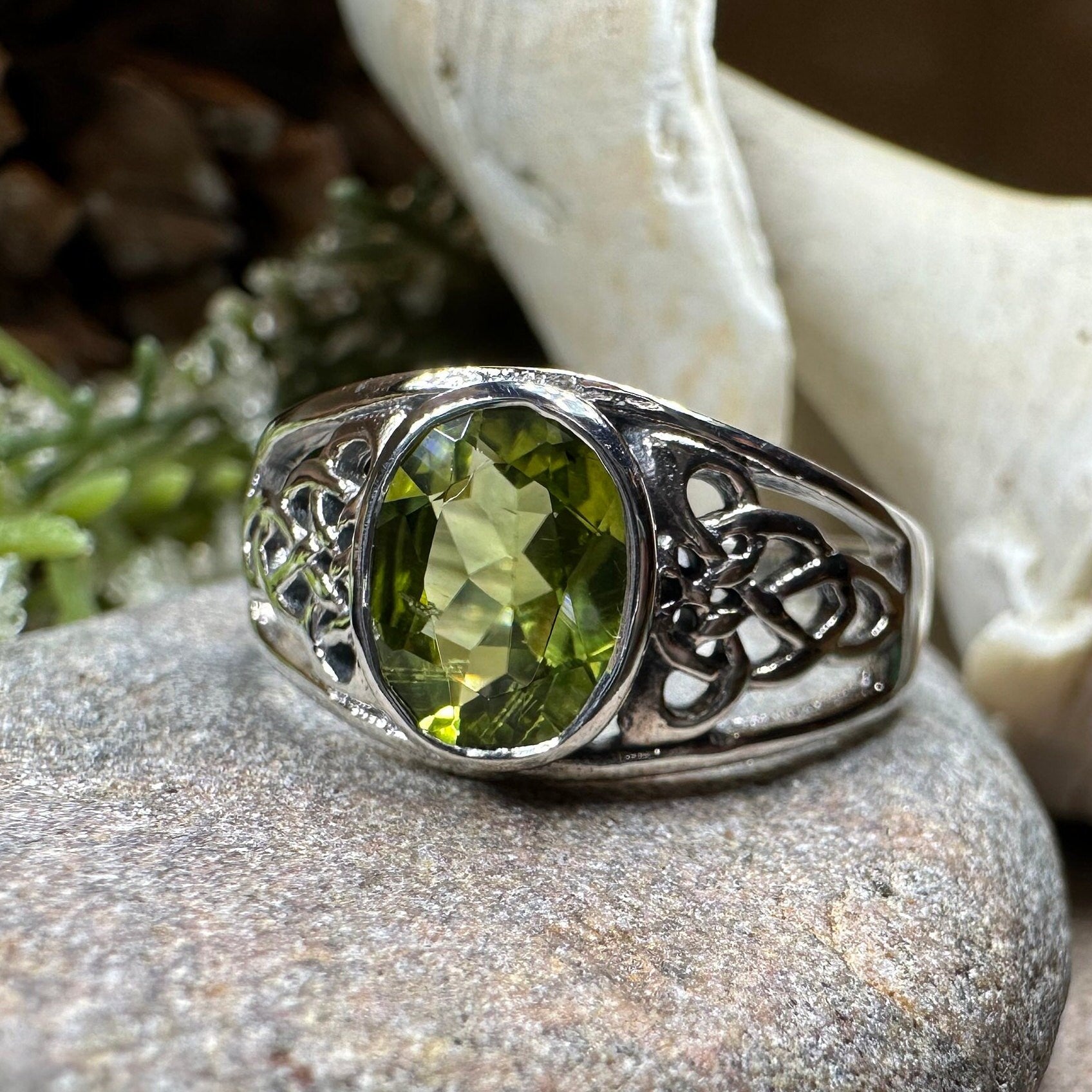 Coralina Celtic Knot Ring