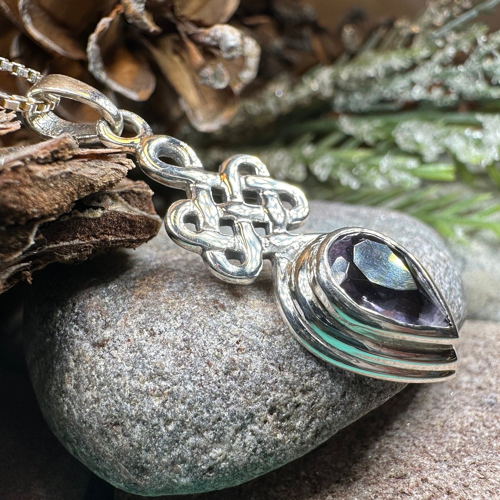 Vadaria Celtic Knot Necklace