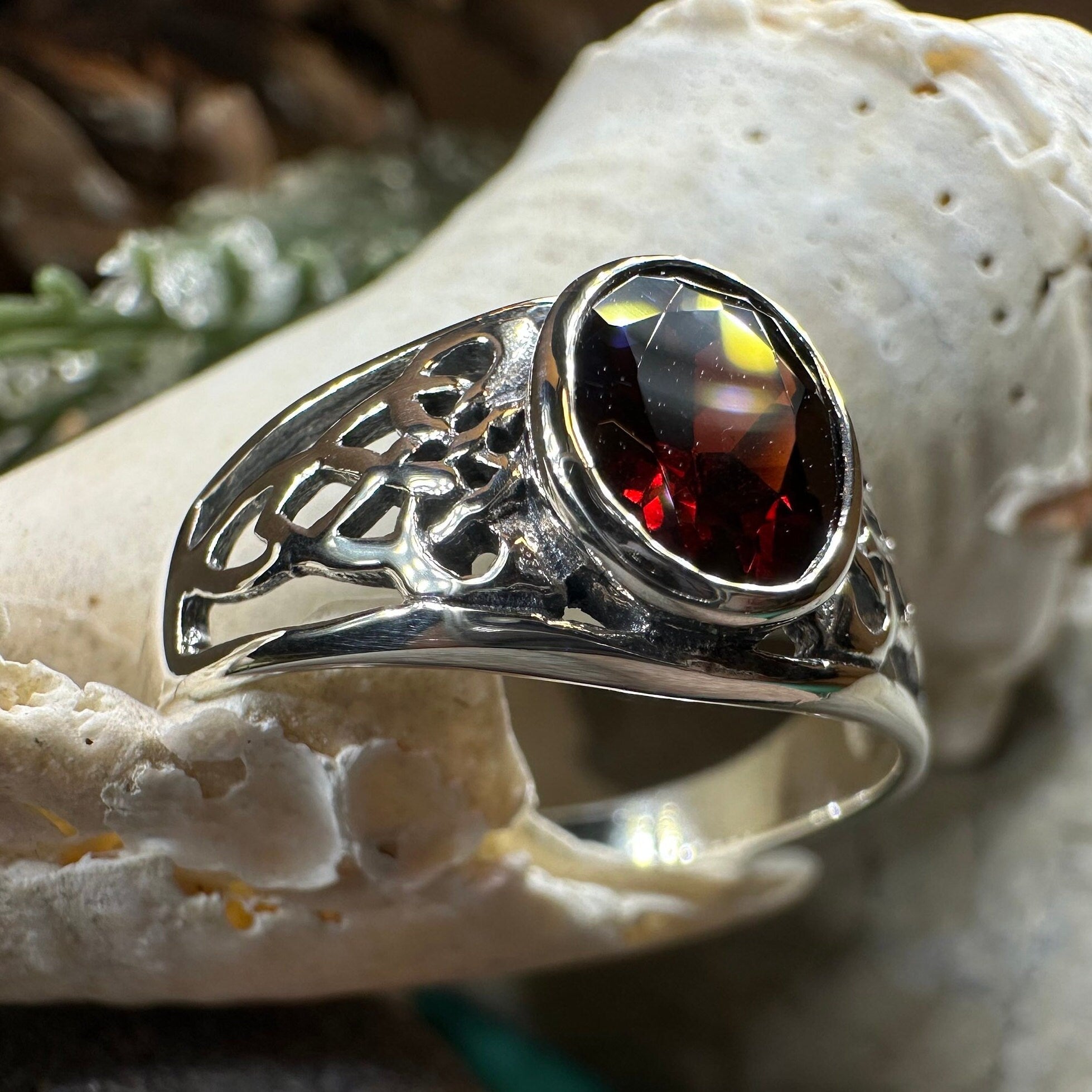 Coralina Celtic Knot Ring