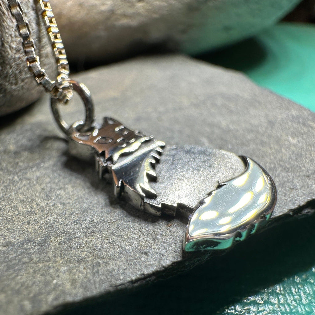 Shaggy Petite Cat Necklace