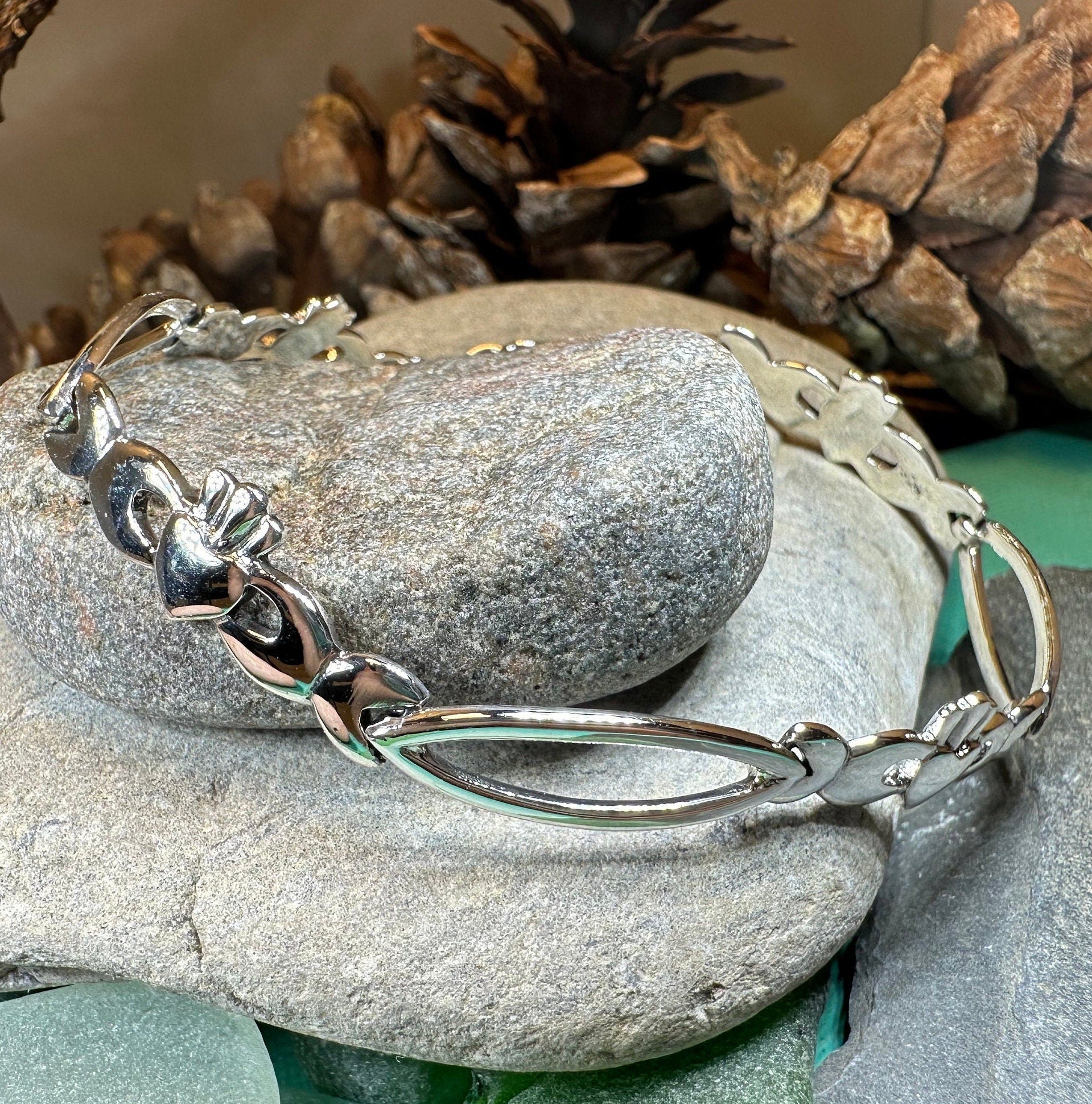 Elegant Irish Claddagh Bracelet