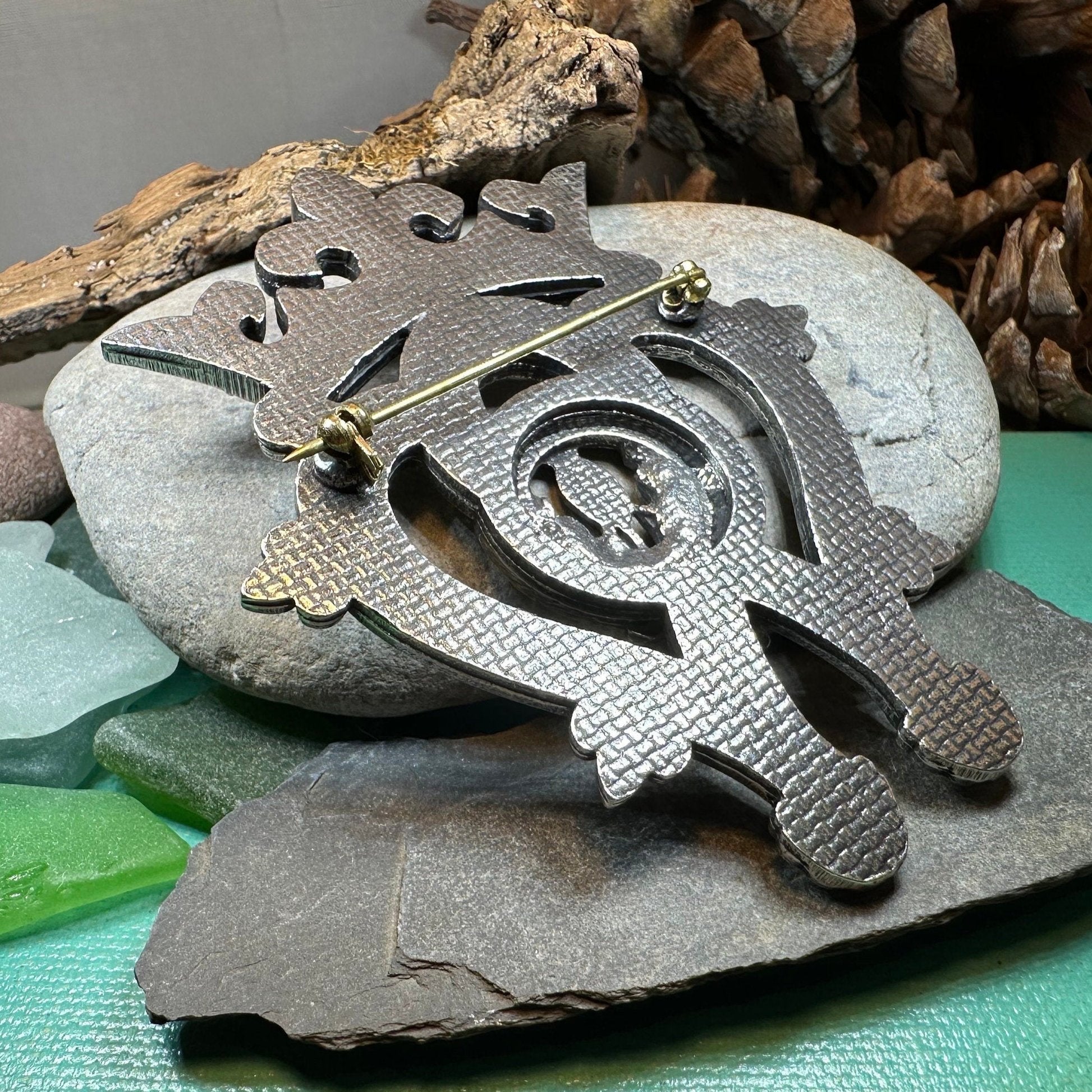 Highland Luckenbooth Plaid Pin