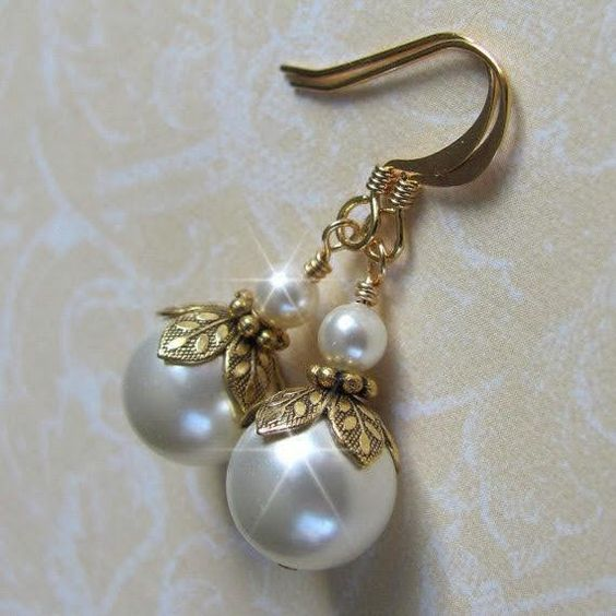 Vintage Dangling Flower Pearl Gold Earrings