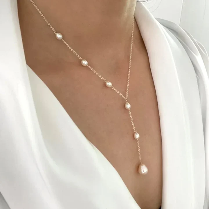 Dangling Pearl Necklace