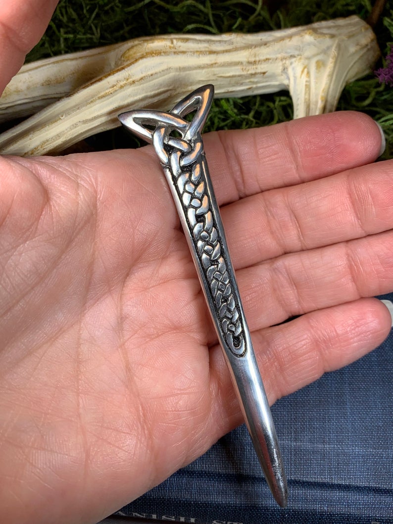 Pewter Celtic Knot Kilt Pin
