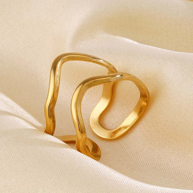 Vintage Sculpted Gold Wavy Shape Open Ring