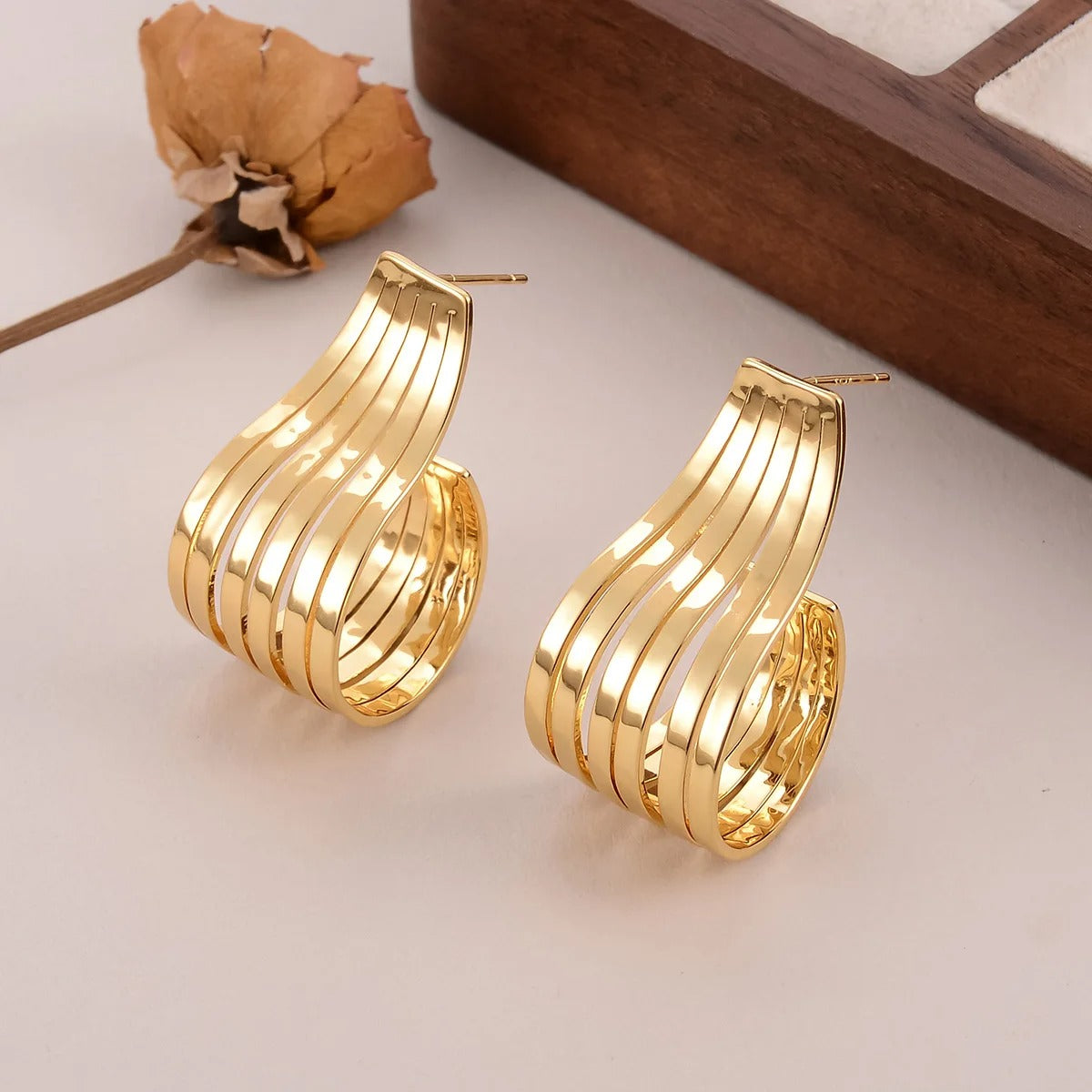 Vintage Gold Bend Dangle Earrings