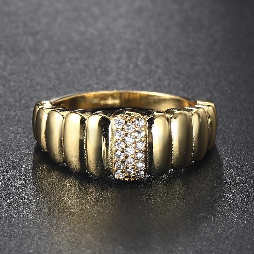 Vintage Gold Sparkling Diamond Inlay Ring