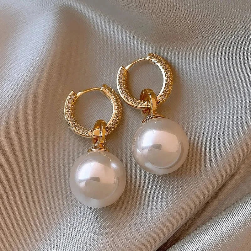 Elegant Chic Pearl Earrings