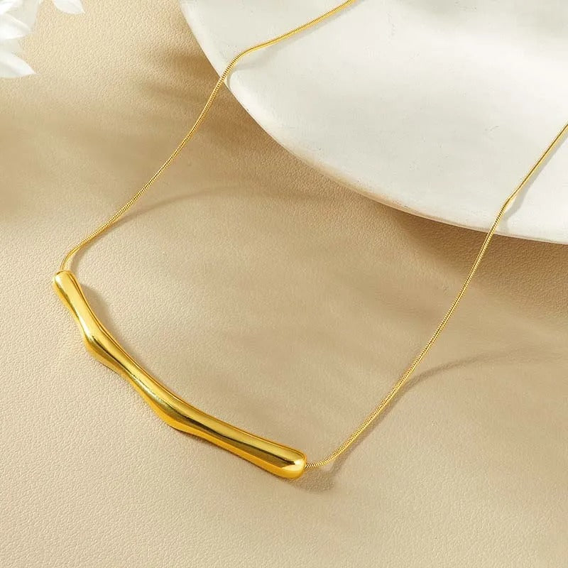 Vintage Gold Bar Wrinkled Pendant Necklace