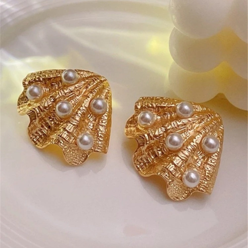 Vintage Gold Shell Pearl Earrings