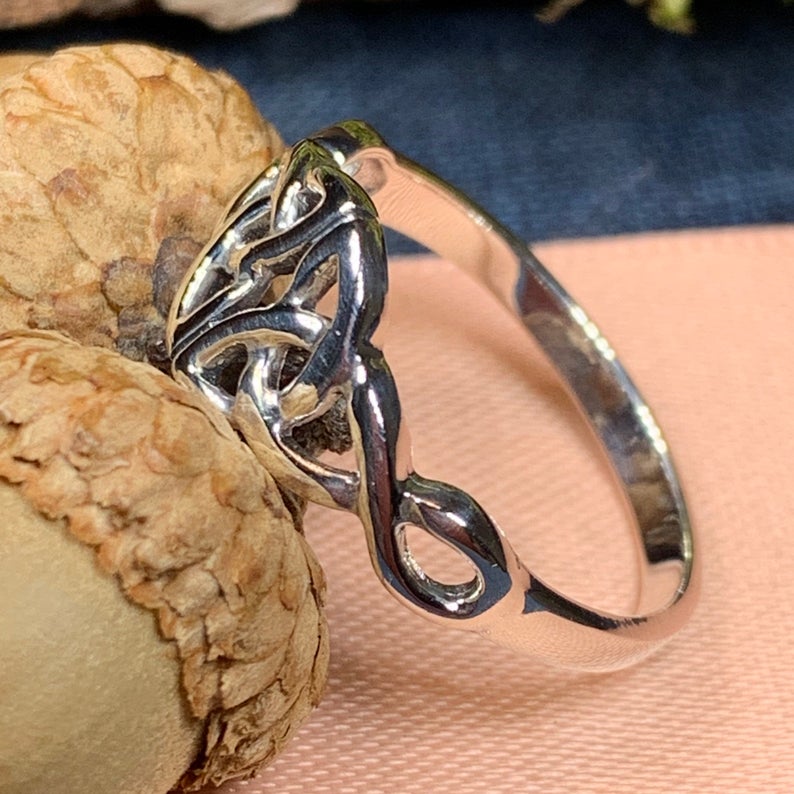 Torra Trinity Knot Ring