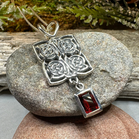 Neve Celtic Knot Necklace