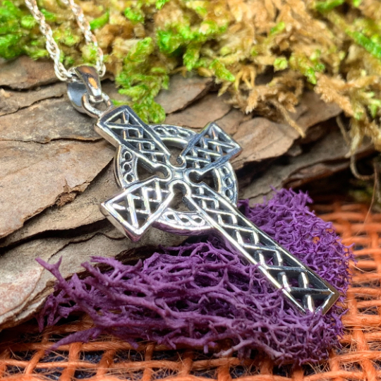 Foellan Celtic Knot Cross Necklace