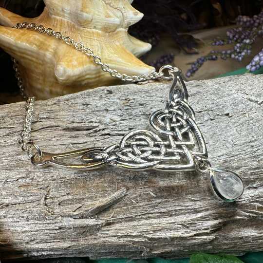 Sara Celtic Knot Necklace