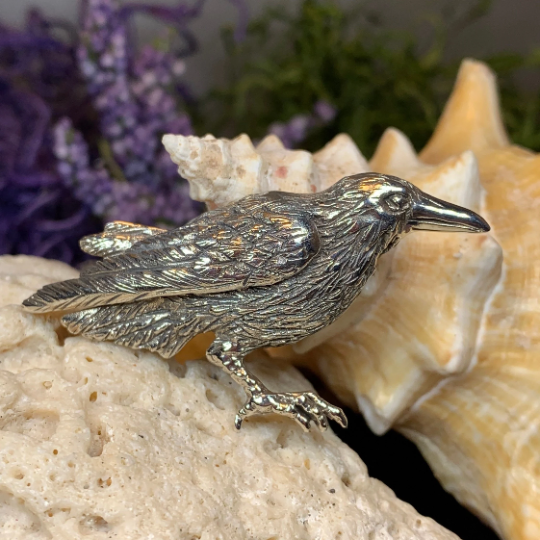 Tethra Realistic Raven Brooch