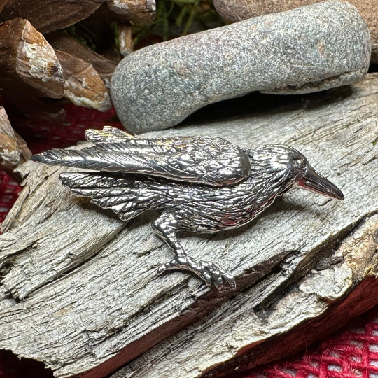 Tethra Realistic Raven Brooch