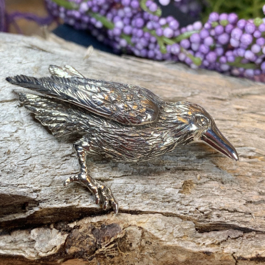 Tethra Realistic Raven Brooch