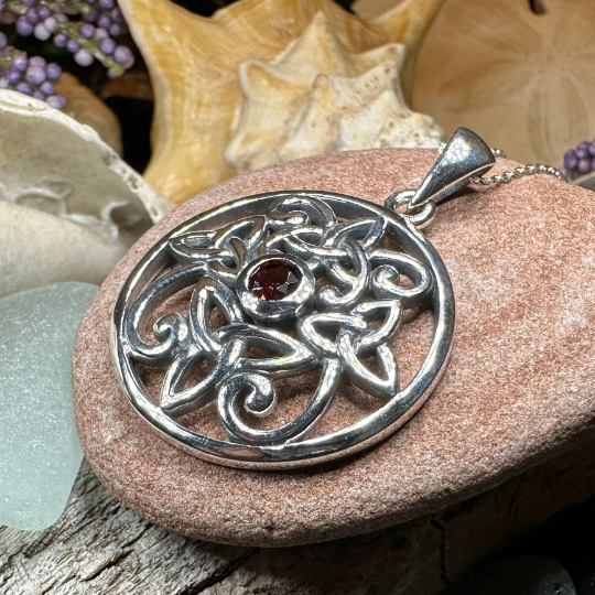 Oifa Trinity Knot Necklace