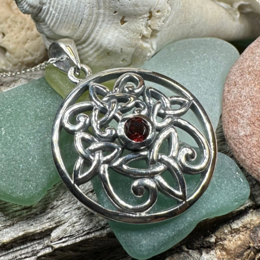 Oifa Trinity Knot Necklace