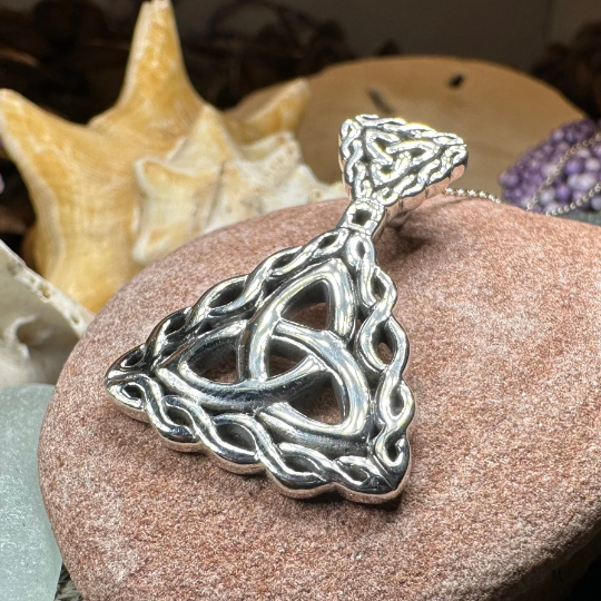 Naomh Trinity Knot Necklace