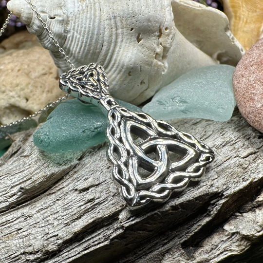 Naomh Trinity Knot Necklace