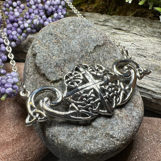 Keavy Trinity Knot Necklace