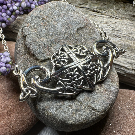 Keavy Trinity Knot Necklace