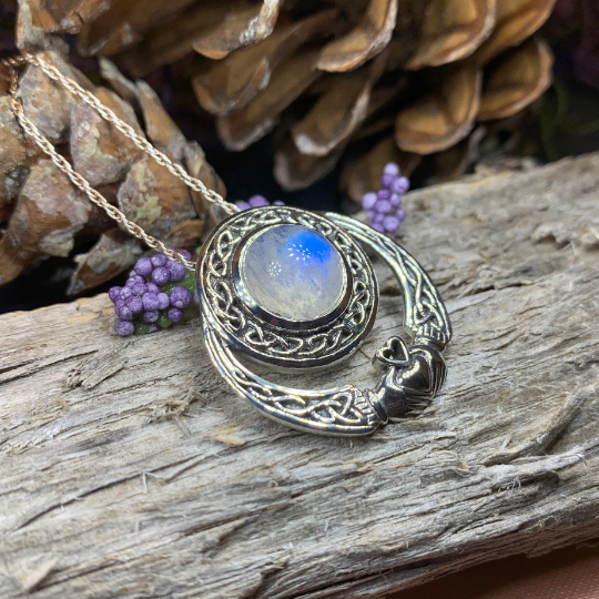 Morna Claddagh Necklace