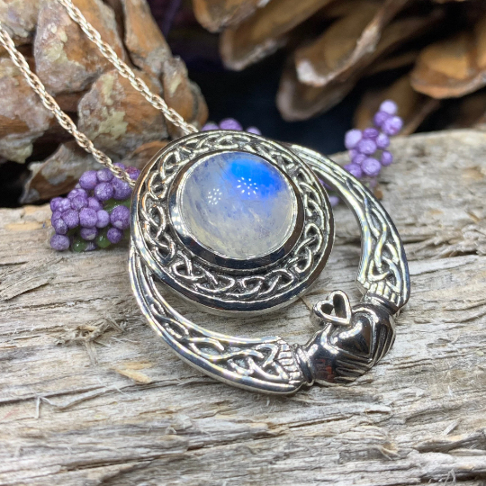 Morna Claddagh Necklace