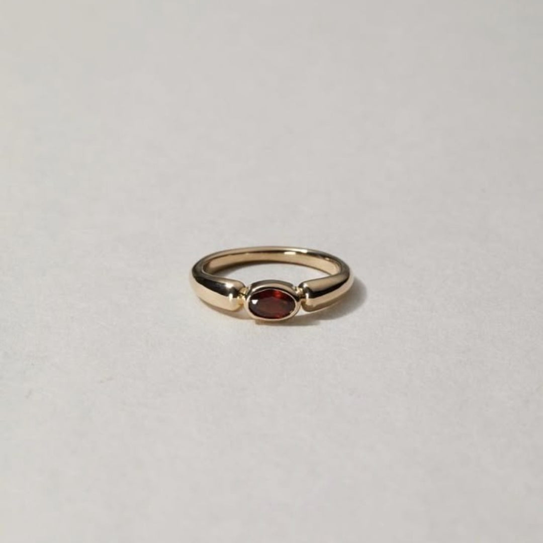 Red Stone Exquisite Gold Ring