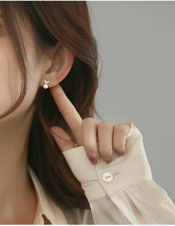 Women's Silver Plated Crystal Heart Shaped Pearl Stud Earrings