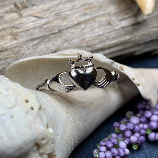 Bantry Claddagh Ring