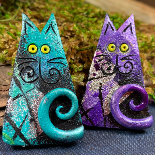 Whimsical Sitting Cat Brooch