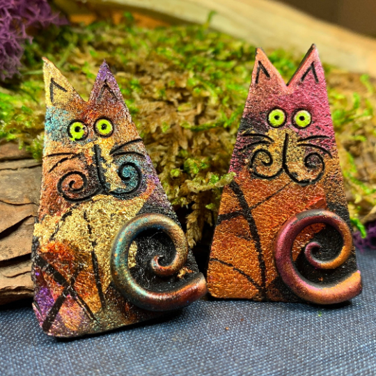 Whimsical Sitting Cat Brooch